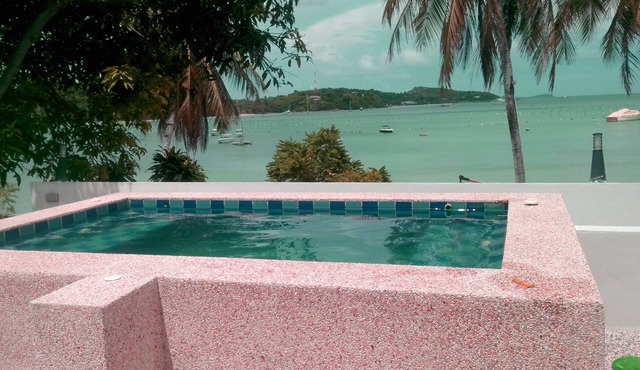 Beachfront 2 bedrooms apartment - Stunning seaview