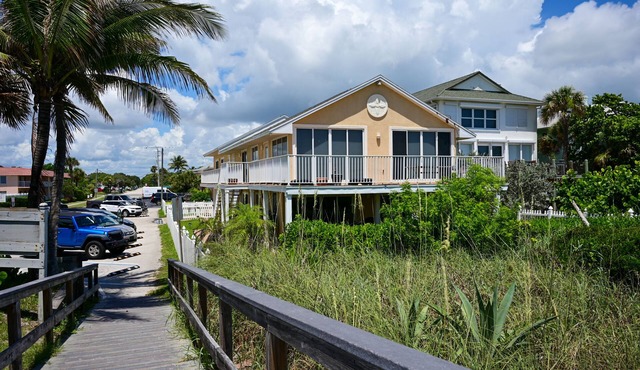 Beachfront 2 Bedroom Condo in Cape Canaveral, FL!