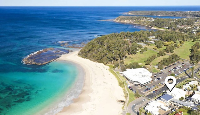 Beachfront 2 - Steps away from the prestine waters of Mollymook Beach