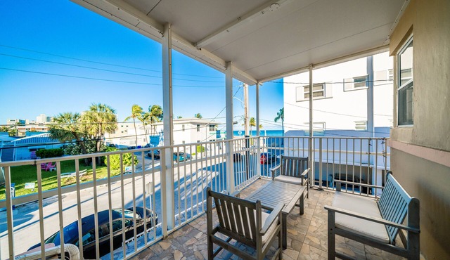 Beachfront 2 Story/3BRM/3BA/2 O.V Terraces/Free Parking/O.V. Patio