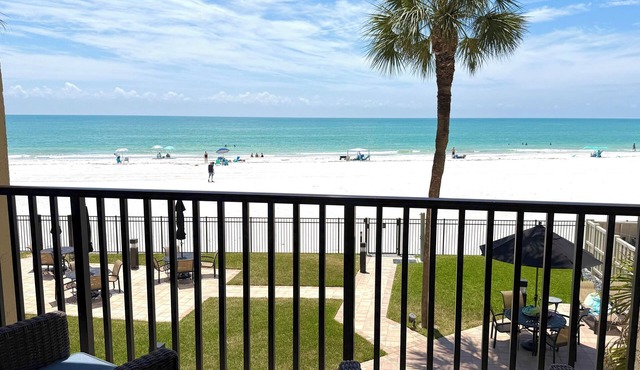 Beachfront 2BR Condo. Ocean view. Quiet Small Building. No Crowds. Heated Pool.