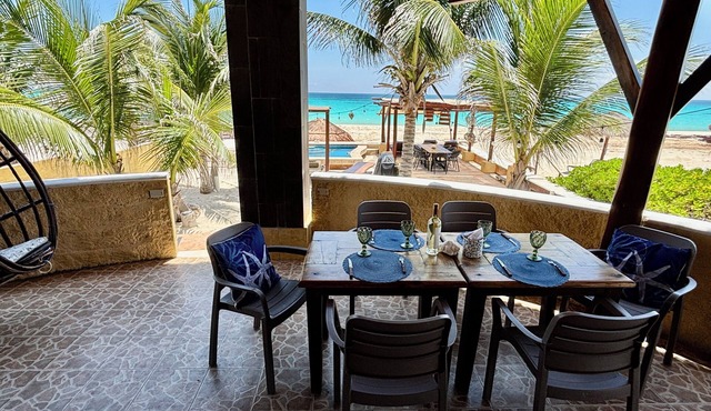 Beachfront 3 Bdrs.with Private Pool, sleeps 7- chef, kayaks, Wi-Fi, housekeeping