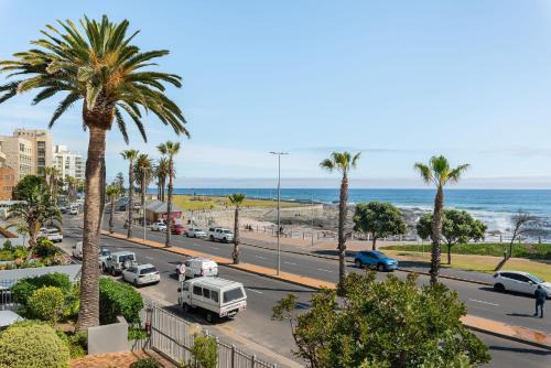 Beachfront 3 Bed Luxury Family Escape - Sea Point
