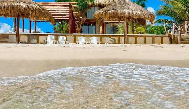 Beachfront 3 Bdrs with Private Pool & Beach, Chef, staff, Kayaks, Wi-Fi