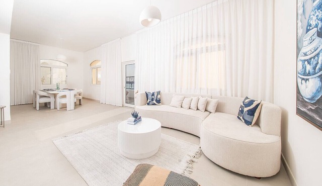 Beachfront 4 Bed Villa in Ajmal Makan