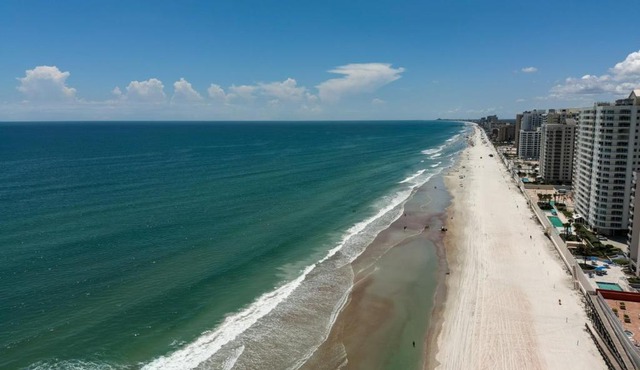 Beachfront 4 Bedroom 4 Bath with Huge Deck Wifi
