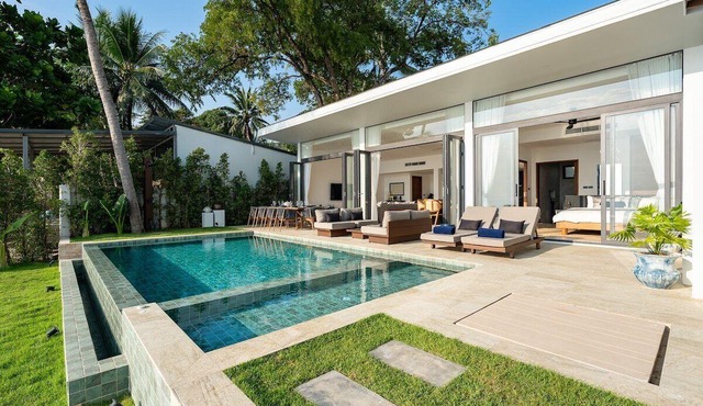 Beachfront 4BR Sunset Villa w/Staff & Saltwater Infinity Pool
