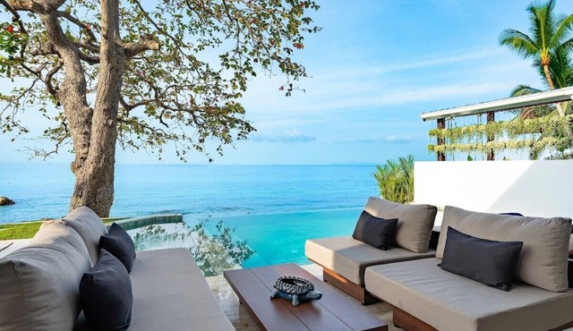 Beachfront 5BR Sunset Villa w/Staff & Saltwater Infinity Pool