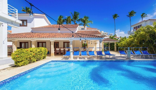 Beachfront 8BR Villa with Pool, Maid & BBQ – Just Steps from Los Corales Beach