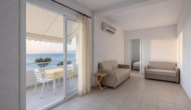 Beachfront Absolute Bliss in Perigiali, Korinthia