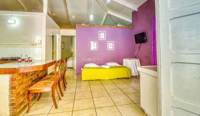 Beachfront access & shared pool, just one hour from San José!