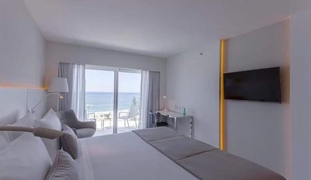 Beachfront Accommodations for Couple or Friends | Perfect for Relaxing