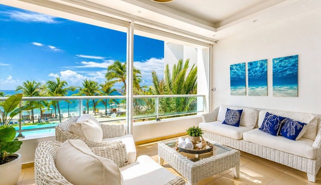 Beachfront | AmazingView| Fast WiFi| Pool| Parking