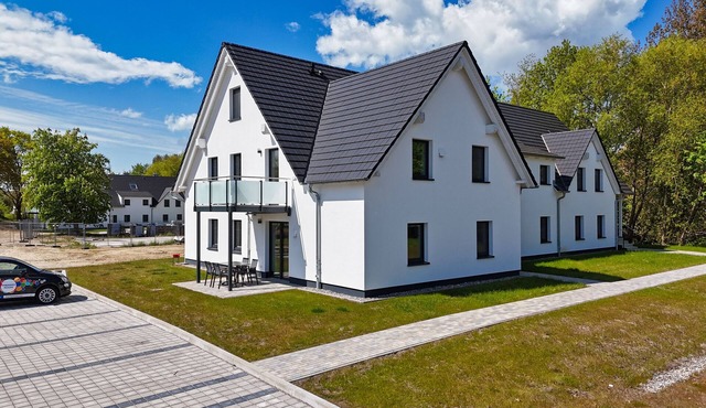 Beachfront apartment with terrace, use of swimming pool and sauna - Rex Rugia H-1010