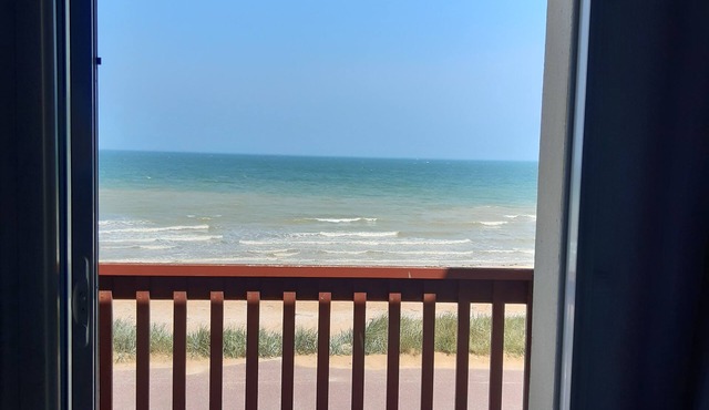 Beachfront apartment on Juno Beach