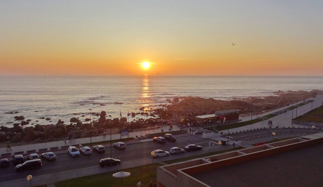 Beachfront apartment with 3 bedrooms. Fabulous view over the sea.