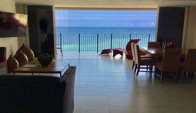 Beachfront Apartment Grand Venetian 2