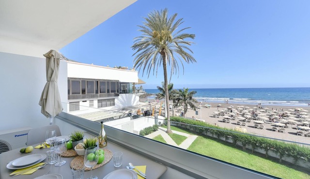 Beachfront Apartment Nasas 12 by VillaGranCanaria