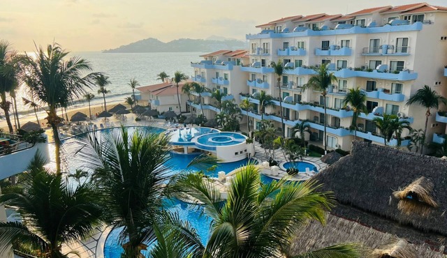BEACHFRONT APARTMENT IN MANZANILLO COLIMA MX. 428