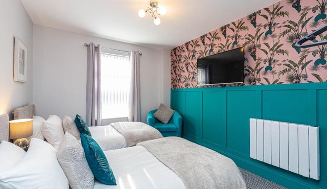 Beachfront Apartment 3 Bedrooms Sleeps 7 - Gateway to the Lake District - Newly Refurbished