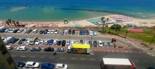 Beachfront Apartment Bat Yam 613