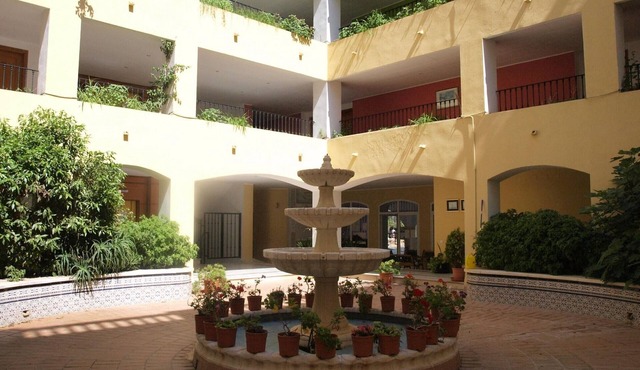 Beachfront Apartment - 3 Bedrooms with Pool and Garden, Alcalà de Xivert