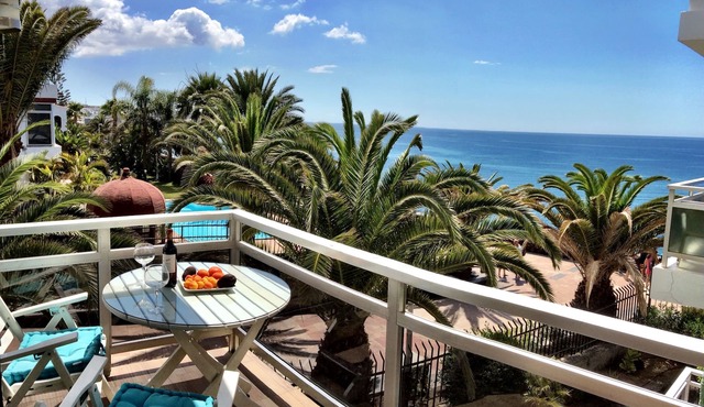 Beachfront apartment, with sea views