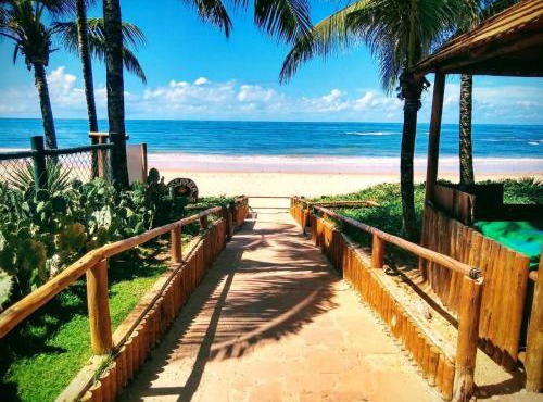 Beachfront Apartment in Guarajuba Summer House, Bahia