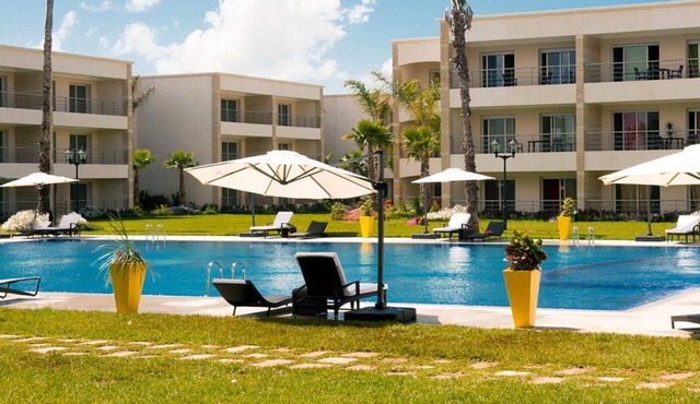 Beachfront apartment with swimming pools and beach access