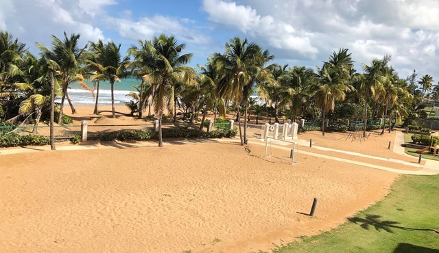 Beachfront Apartment 3rd floor, with Terrace Overlooking the Ocean