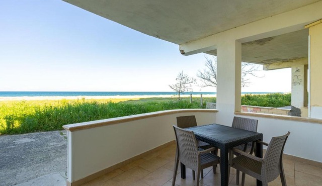 Beachfront apartment with exclusive access