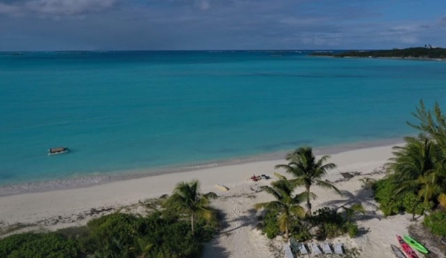 BEACHFRONT APT ON HOOPERS BAY SPACIOUS KING or TWIN Bedroom + shower room .
