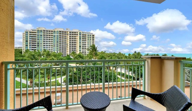 Beachfront Apt w/Stunning Views
