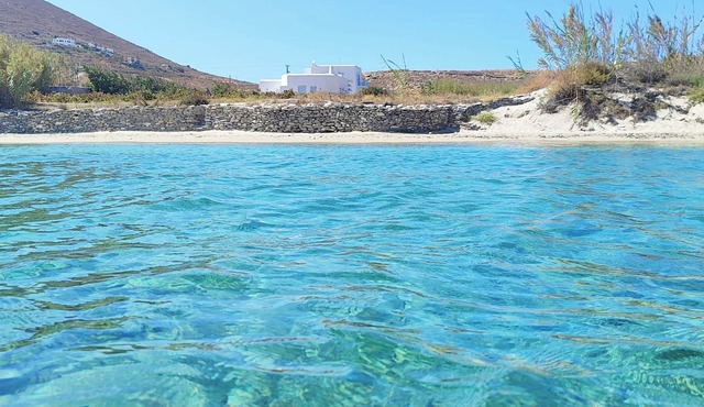 Beachfront - Authentic- Idyllic- Relaxing -Homey - Sleeps 9 - Close to Naoussa