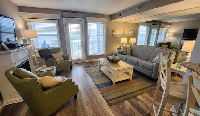 Beachfront, Balcony, Fireplace! - North Shore Inn Unit 204
