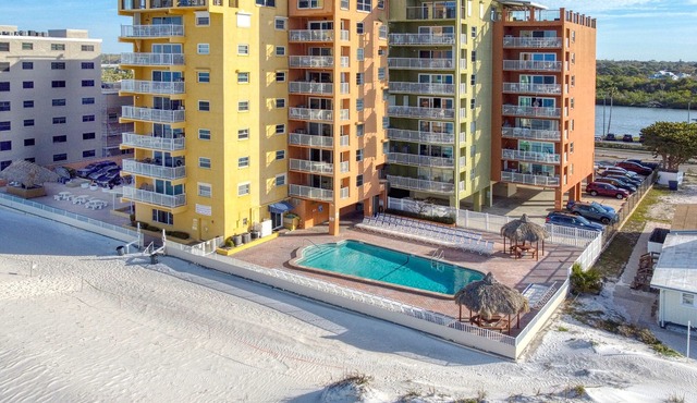 BEACHFRONT BEAUTY! Beach chairs & sun umbrella provided.