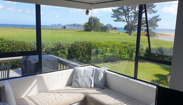 BEACHFRONT-best in Tauranga Bay! EXPANSIVE SEA VIEWS 3 bdrm 2 bath D/washer