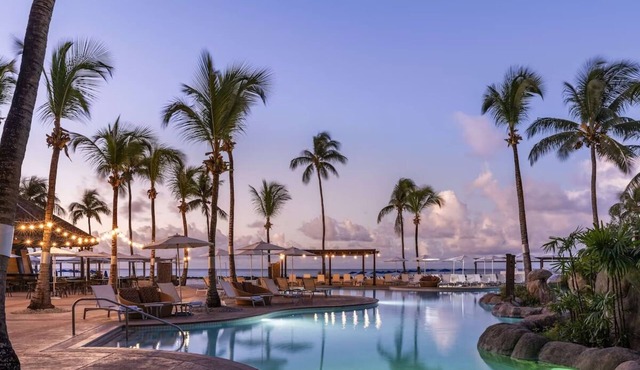 Beachfront Bliss: 3 Oceanview Suites w/Access to Two Pools & Relaxing Spa