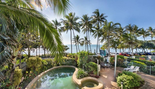 Beachfront Bliss 3-Bedroom Apartment w/Sea View 4