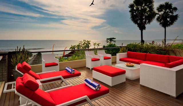 Beachfront Bliss Awaits You – Bali Villa 1076