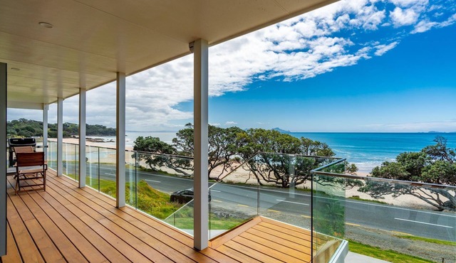 Beachfront Bliss - Beachfront Langs with spectacular views and spa pool