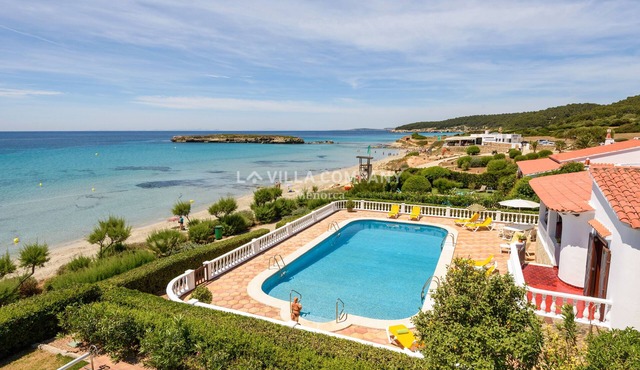 Beachfront Bliss: Captivating Views & Sleeps 9 - Your Perfect Villa Getaway