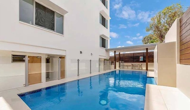 Beachfront Bliss on The Strand 3BR Pool and Parking