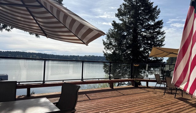 Beachfront Bliss: Private Oyster Beach & Stunning Views