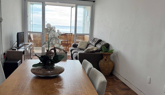Beachfront apartment with panoramic views of the entire beach in Balneário Camboriú, SC.