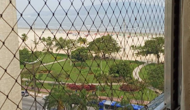 Beachfront apartment in Santos on Canal 1