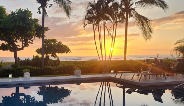 Beachfront, breathtaking ocean views 2beds/2baths condo with ocean-front pool