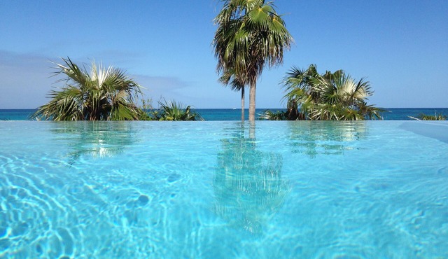 BEACHFRONT HOME AND POOL, 4BR/4 BATHROOMS