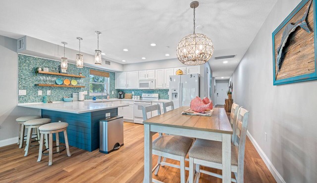 🌊 Beachfront Condo in Indian Rocks Beach | Beachside Villas 104A | Pool!