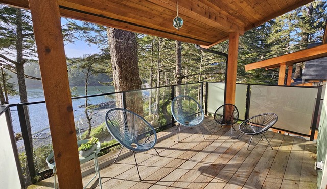 Beachfront Cabin With Incredible Views! ⎮Salty Dog